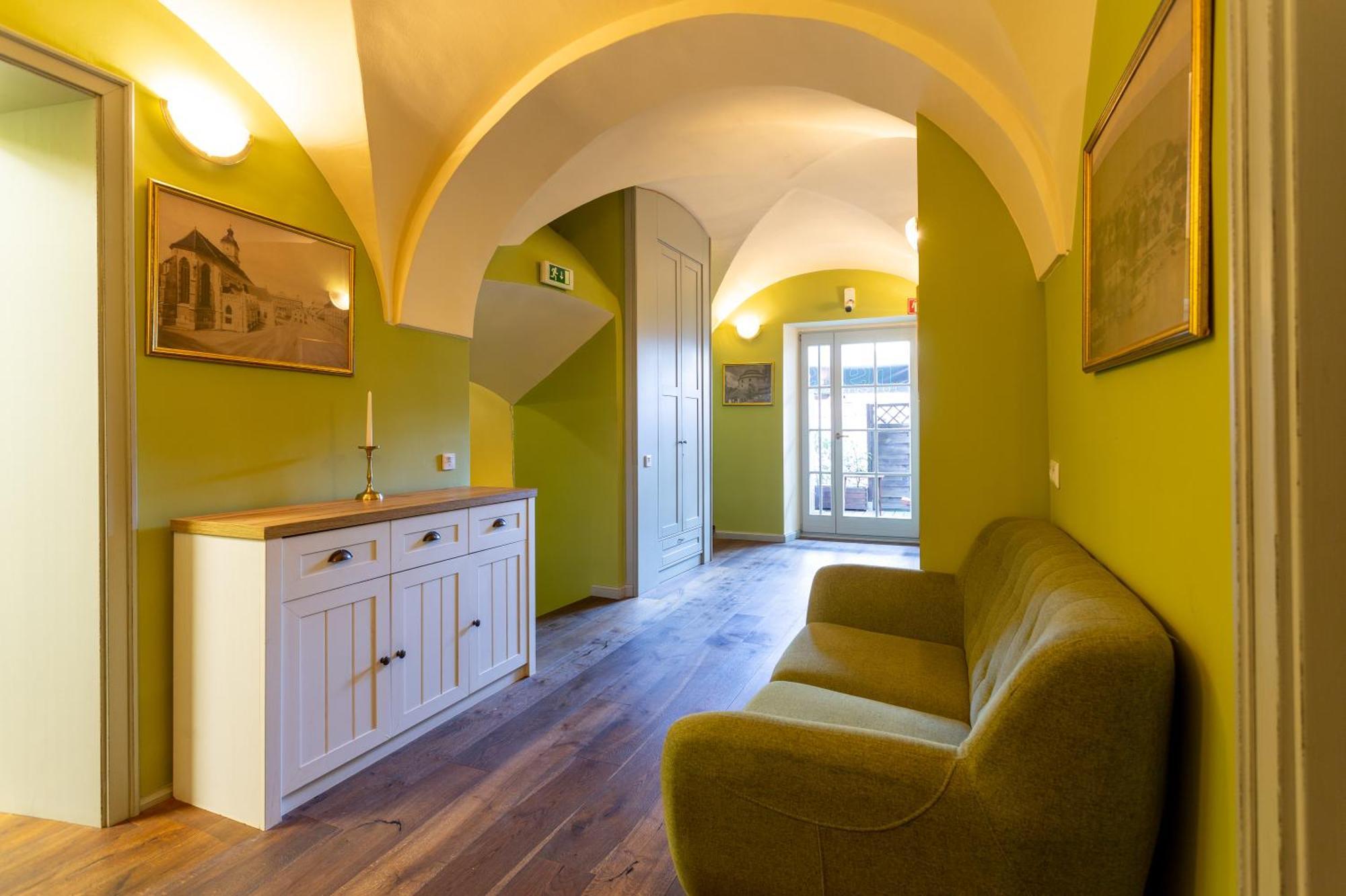 Hotel Patrick'S Pub à Maribor Extérieur photo
