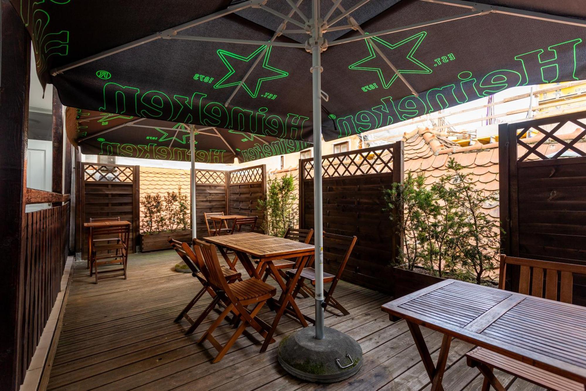 Hotel Patrick'S Pub à Maribor Extérieur photo