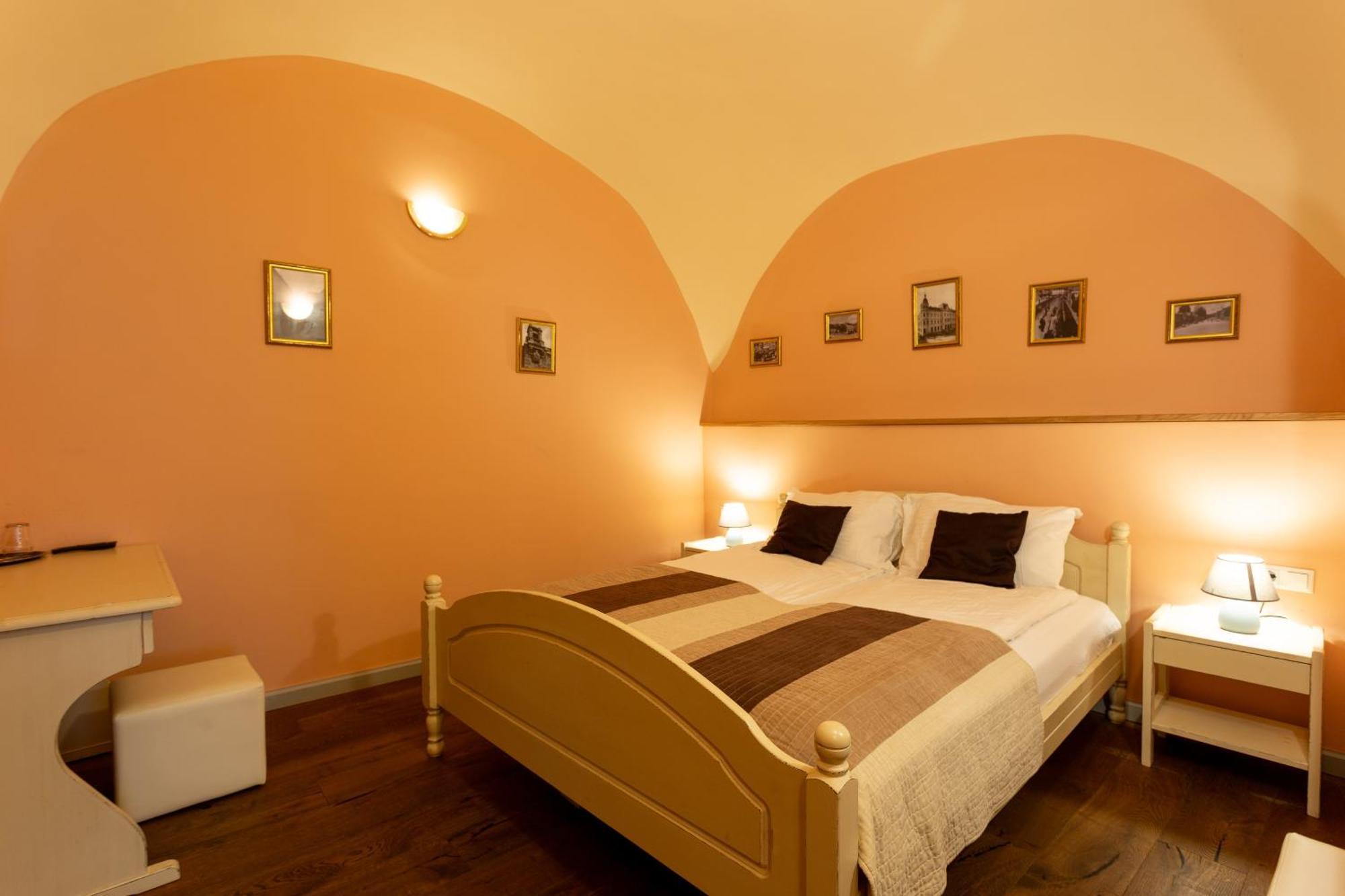 Hotel Patrick'S Pub à Maribor Extérieur photo