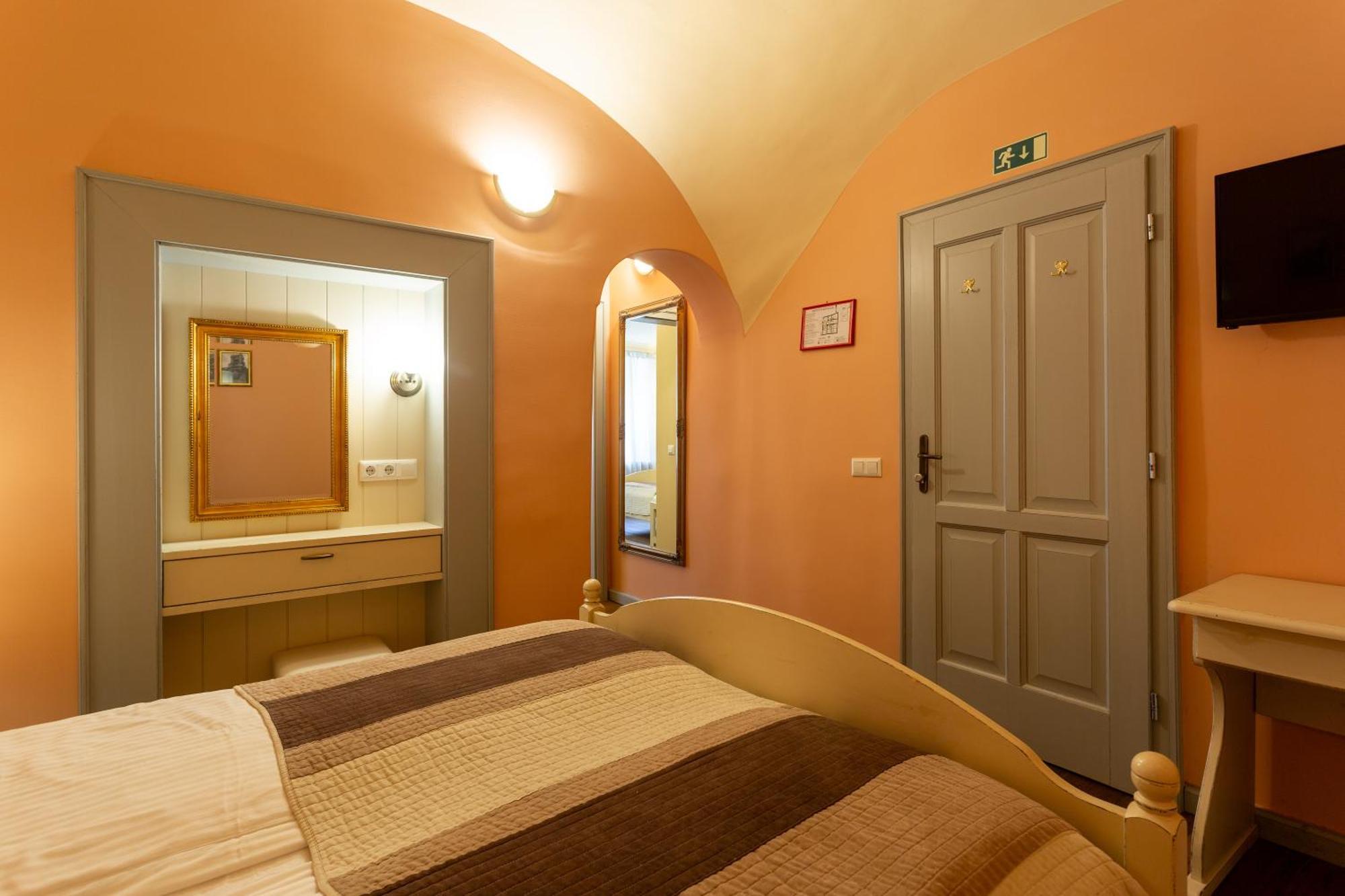 Hotel Patrick'S Pub à Maribor Extérieur photo